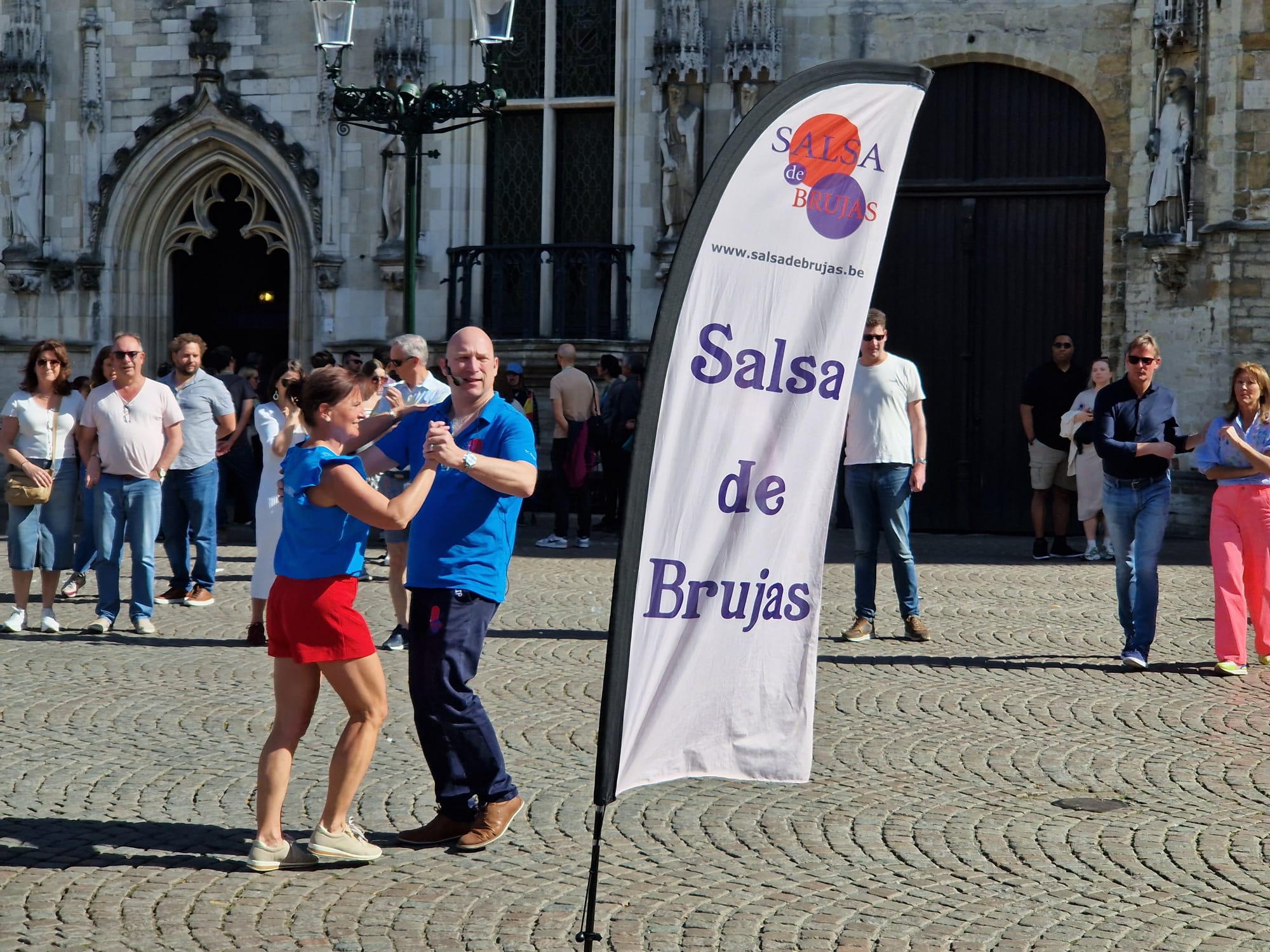 Start van de Flashmob Rueda de Casino, Burg, Brugge Door Filip Somers en Annick Verhelle