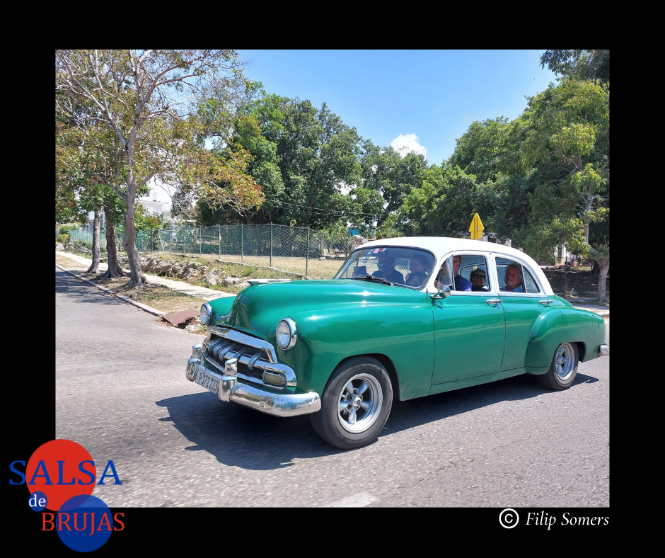 Salsa de Brujas groene auto